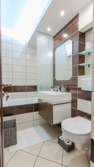 Studio Kronstadt - Gara Brasov Ngoại thất bức ảnh